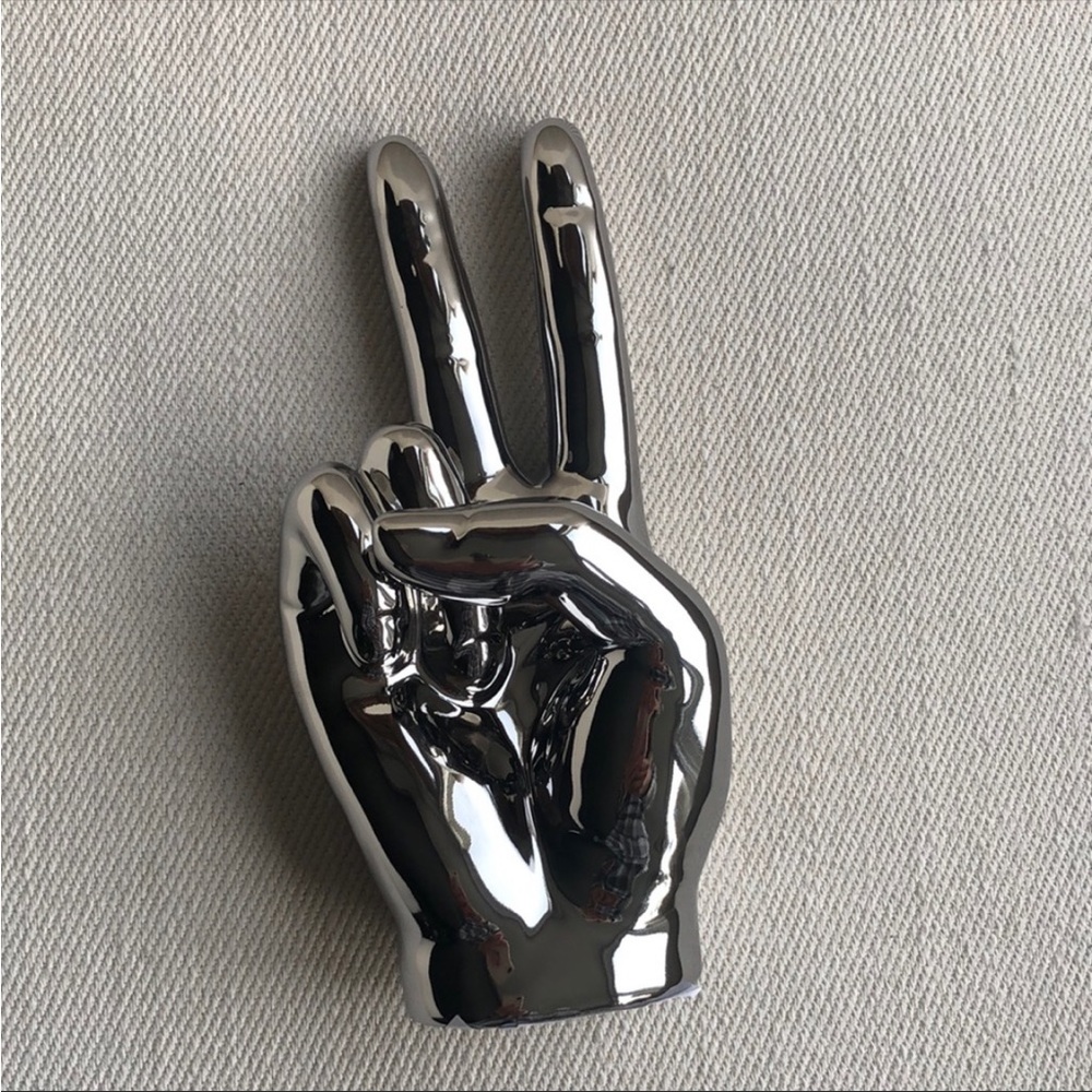 ✌🏼 PEACE FIGURINE